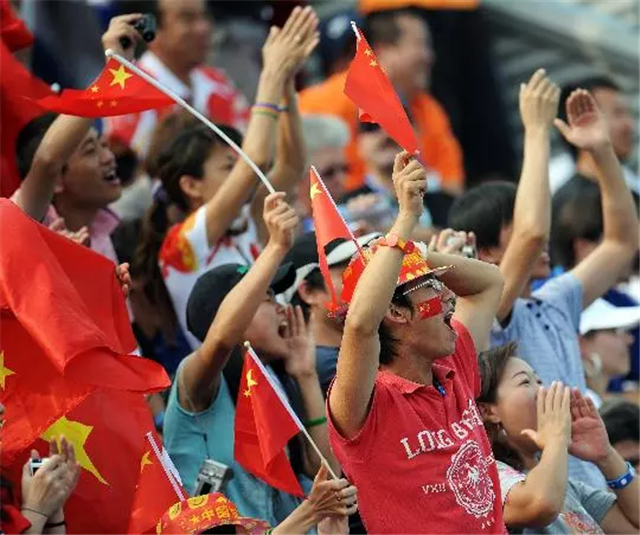Rookie回归赛场，逆转首场状态亮眼，中国队观众沸腾！